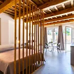Garden Apartment, Wifi And Private Parking Σπίτι διακοπών
