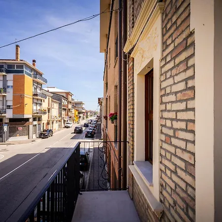 בית נופש Garden Apartment, Wifi And Private Parking Porto SantʼElpidio