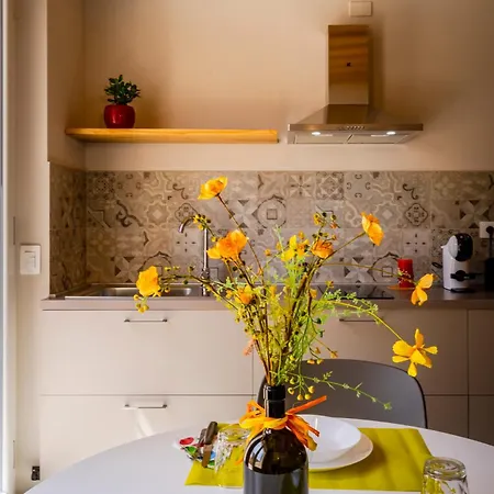 Garden Apartment, Wifi And Private Parking *